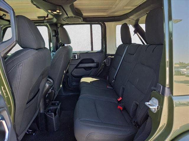 Used 2021 Jeep Wrangler Unlimited Sahara AWD/4WD image 17
