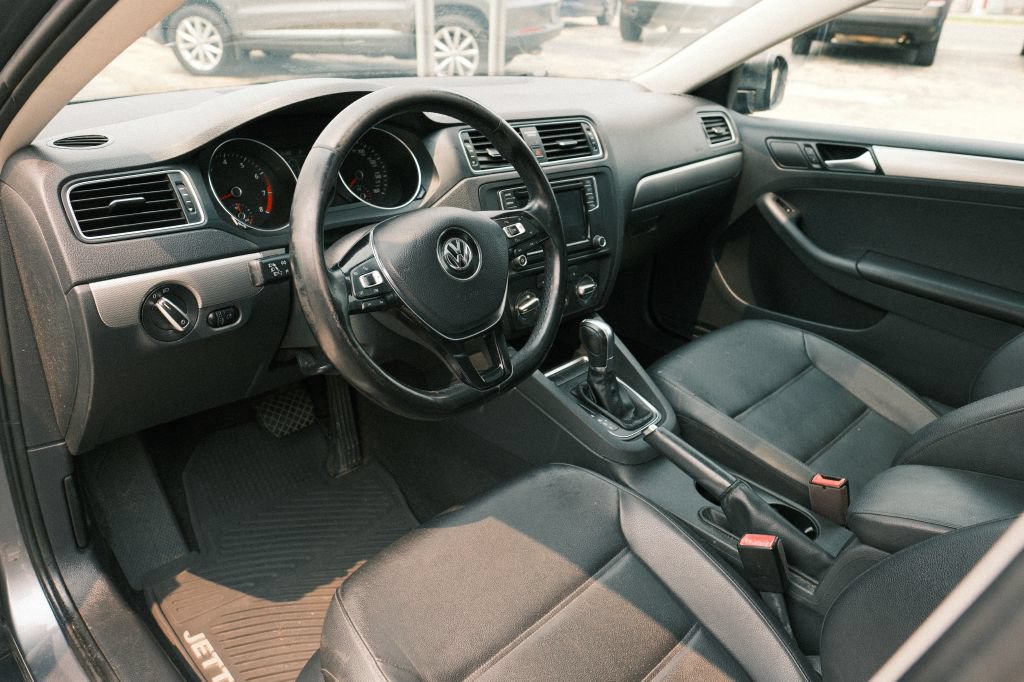 Used 2017 Volkswagen Jetta SE FWD image 9