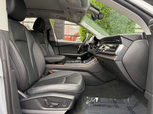 Used 2019 Audi Q8 Premium Plus w/ Premium Plus AWD/4WD image 33