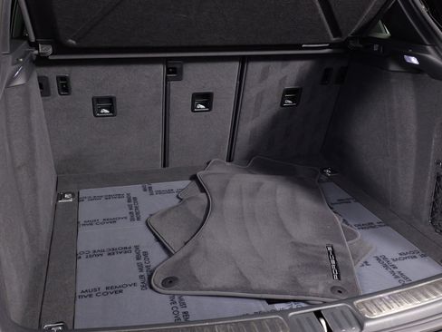 Used 2025 Porsche Macan image 67