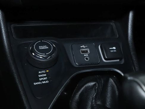 Certified 2021 Jeep Cherokee Limited image 29