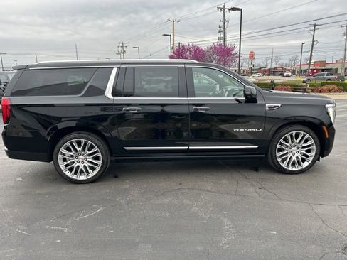 Used 2025 GMC Yukon XL Denali w/ Sun & Power Step Package image 5