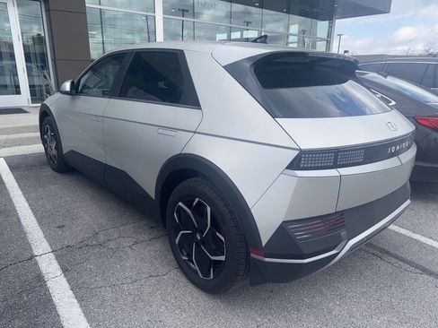 Used 2023 Hyundai Ioniq 5 SEL image 2