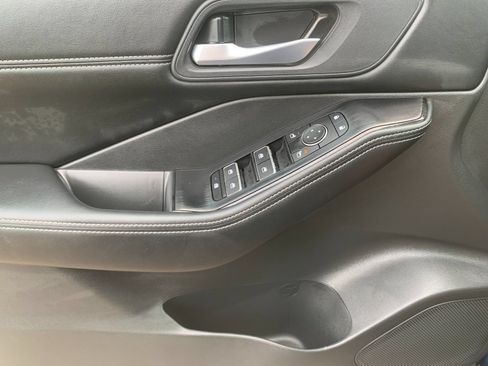 Used 2025 Nissan Rogue SL FWD image 13