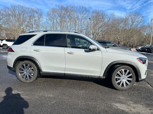 Used 2024 Mercedes-Benz GLE 350 4MATIC image 3