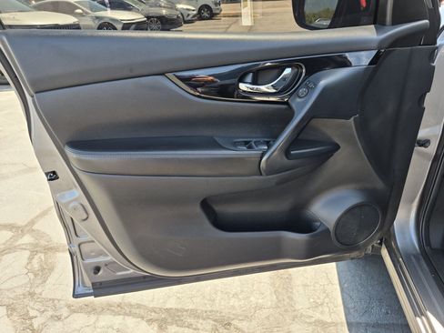 Used 2022 Nissan Rogue Sport SL FWD image 14