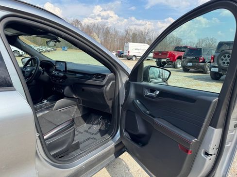 Used 2024 Ford Escape ST-Line image 15