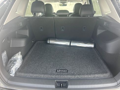 Used 2026 Volkswagen Tiguan SE FWD image 31