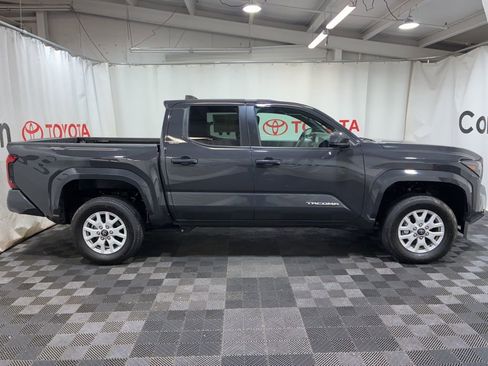 Used 2025 Toyota Tacoma SR5 AWD/4WD image 10