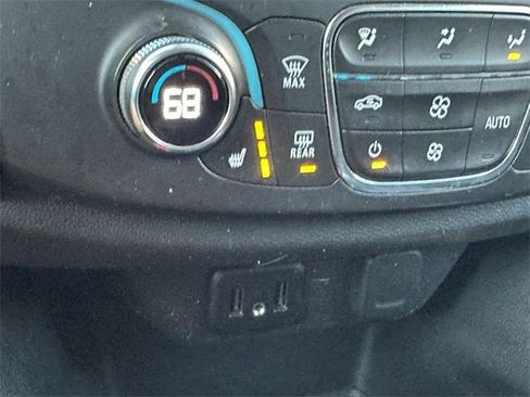 Used 2021 Chevrolet Traverse LT image 22