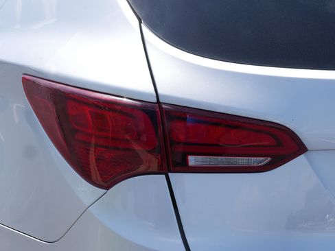 Used 2018 Hyundai Santa Fe Sport AWD/4WD image 17