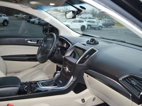 Used 2018 Ford Edge Titanium image 20