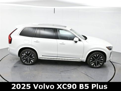 Used 2025 Volvo XC90 B5 Plus w/ Protection Package Premier image 41