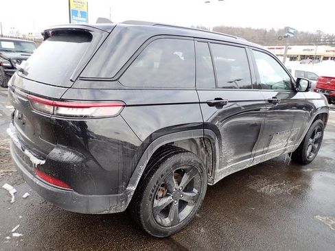 Used 2023 Jeep Grand Cherokee Altitude image 7