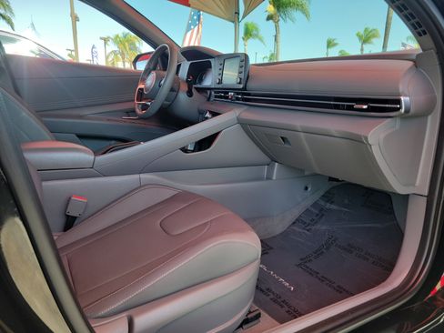 Certified 2025 Hyundai Elantra Sport FWD image 22