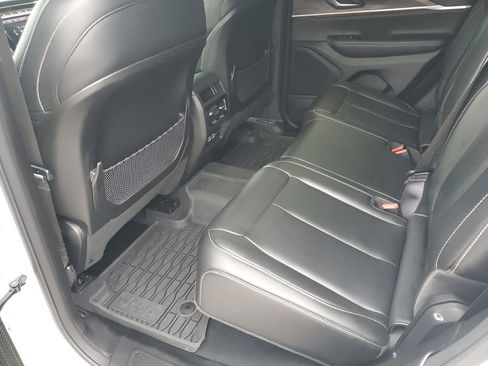 Used 2024 Jeep Grand Cherokee Limited w/ Black Appearance Package image 20