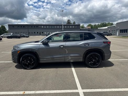 Used 2025 Volkswagen Tiguan SE R-Line AWD/4WD image 9