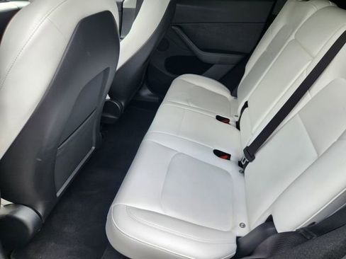 Used 2024 Tesla Model Y Long Range AWD/4WD image 23