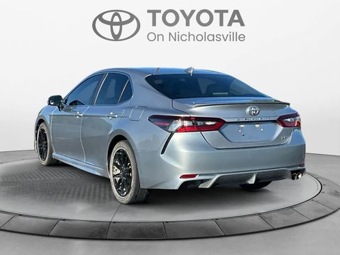 Used 2021 Toyota Camry SE FWD image 3