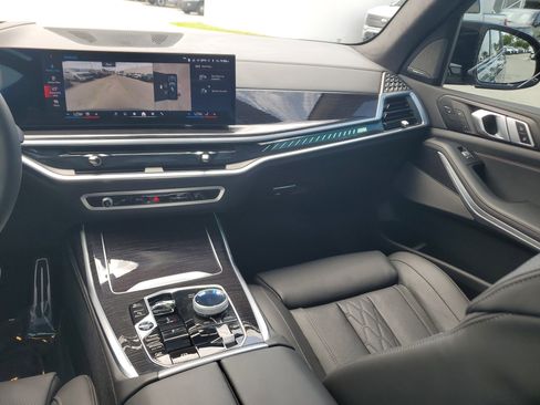 Used 2025 BMW X7 M60i w/ Executive Package image 20