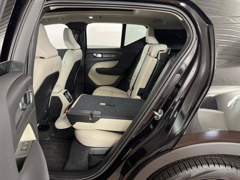 Used 2024 Volvo XC40 B5 Ultimate w/ Climate Package image 33