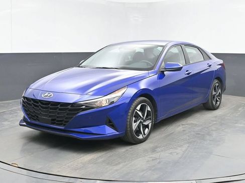 Used 2023 Hyundai Elantra SEL w/ Convenience Package FWD image 5