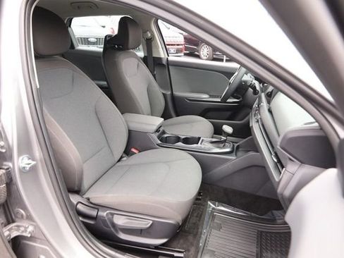 Used 2025 Kia K4 FWD image 28
