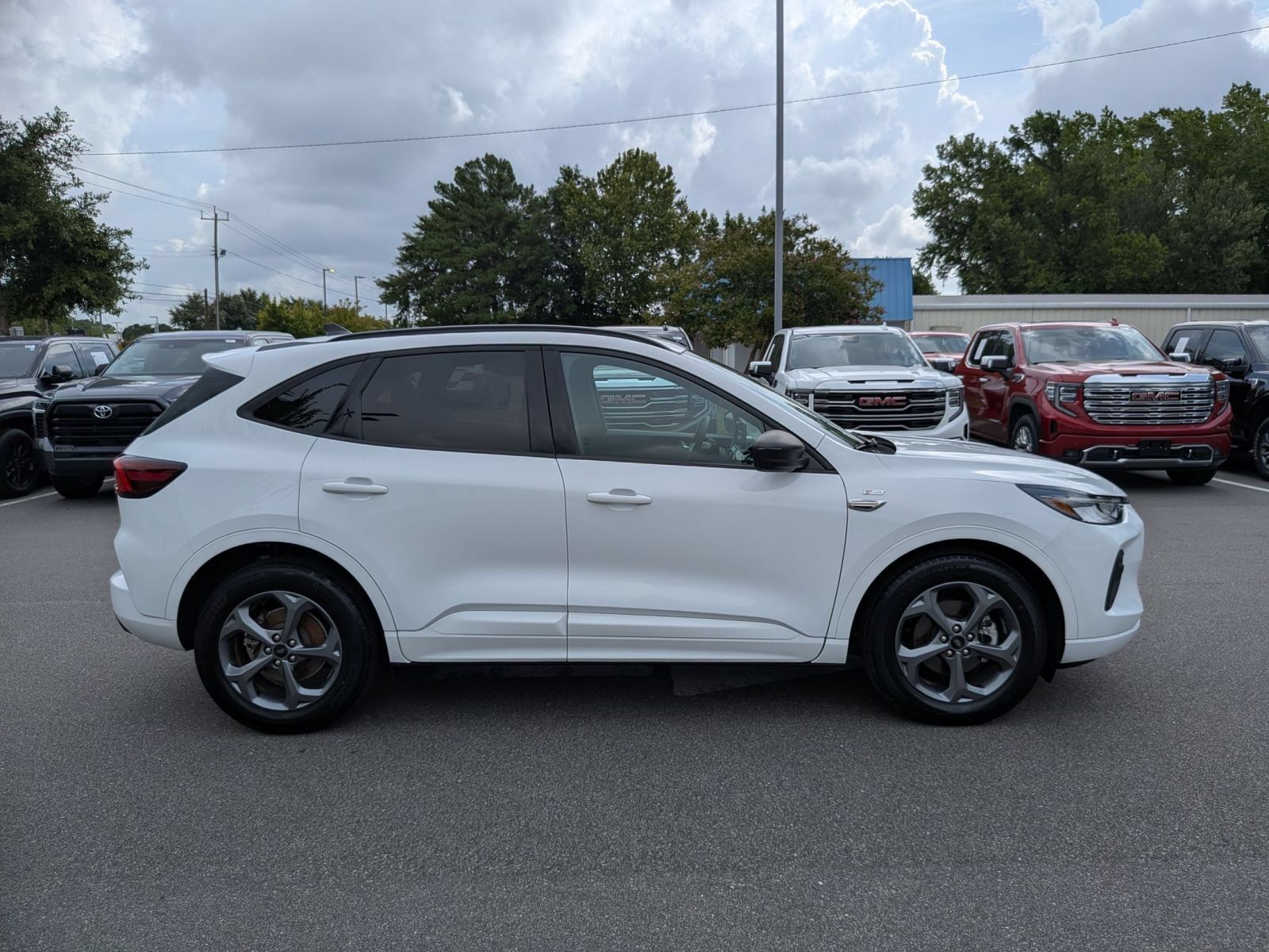 Used 2023 Ford Escape ST-Line w/ Equipment Group 301A FWD image 2