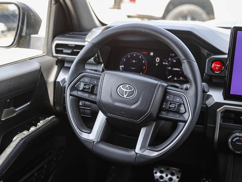 Used 2025 Toyota Tacoma TRD Sport AWD/4WD image 15