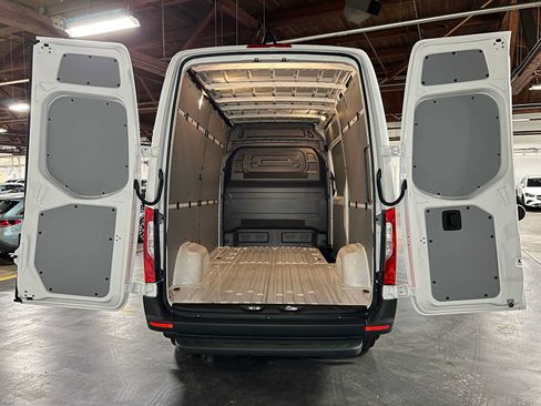 Used 2025 Mercedes-Benz Sprinter 2500 image 17