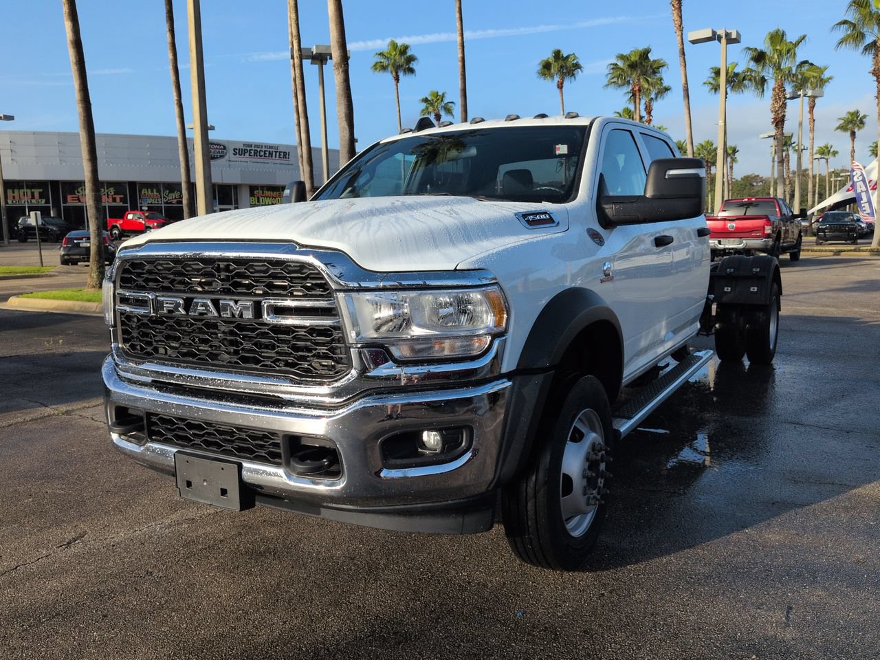 Used 2024 RAM 4500 Tradesman w/ Chrome Appearance Group RWD image 8