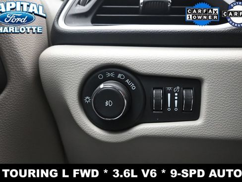 Used 2024 Chrysler Pacifica Touring-L FWD image 19
