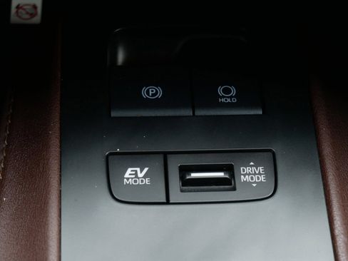 Used 2021 Toyota Venza Limited w/ Advanced Technology Package image 20