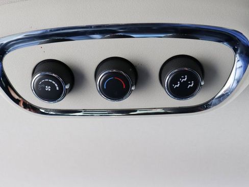 Used 2019 Dodge Durango SXT image 33