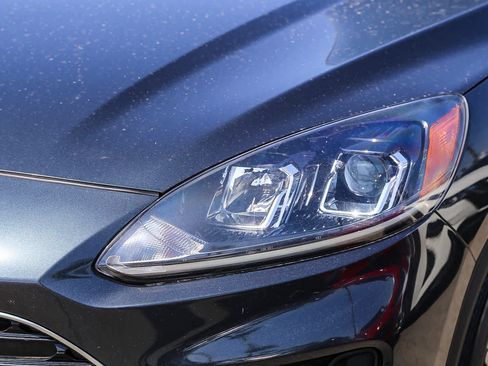 Used 2022 Ford Escape SE w/ SE Sport Appearance Package image 7