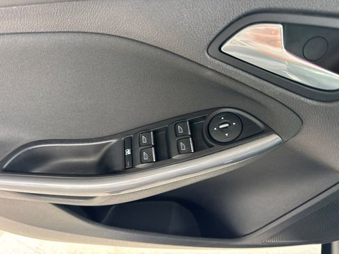 Used 2014 Ford Focus Titanium FWD image 17
