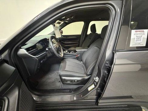 Certified 2025 Jeep Grand Cherokee L Laredo w/ Luxury Tech Group I AWD/4WD image 16