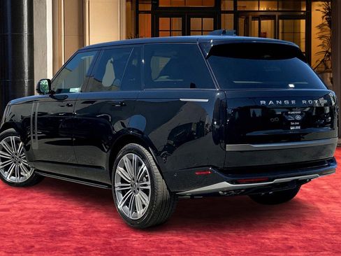 New 2025 Land Rover Range Rover SE image 4