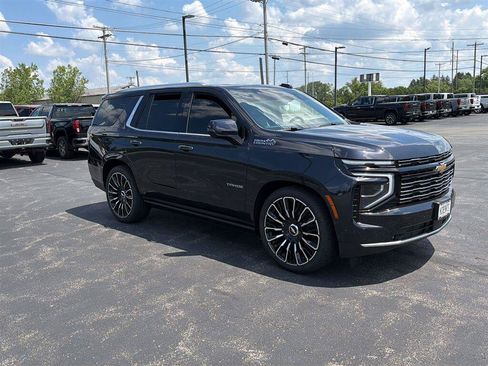 Used 2026 Chevrolet Tahoe High Country AWD/4WD image 2