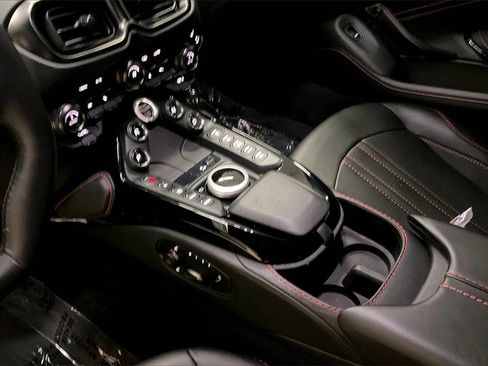Used 2021 Aston Martin V8 Vantage Base image 12