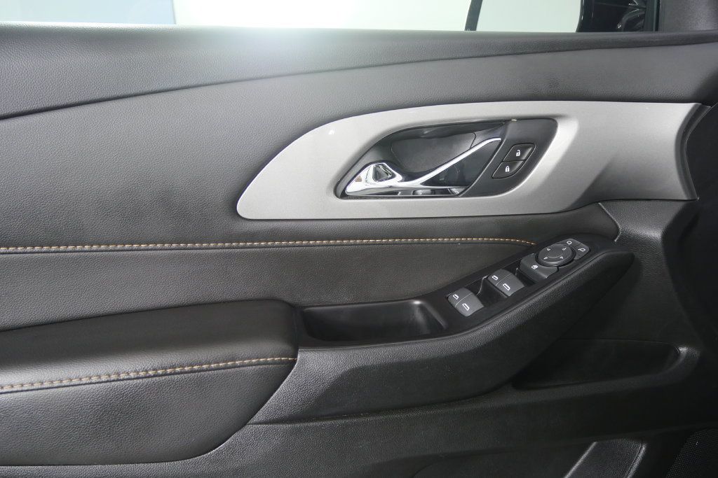 Used 2020 Chevrolet Traverse LS FWD image 8