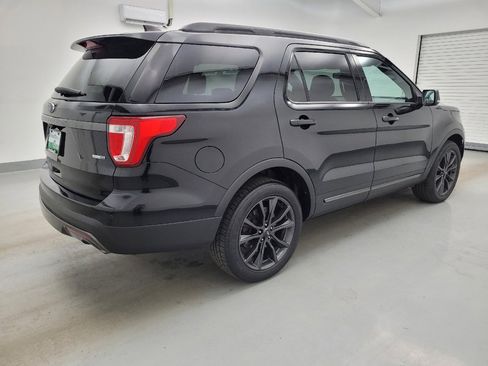 Used 2017 Ford Explorer XLT w/ Equipment Group 202A AWD/4WD image 10