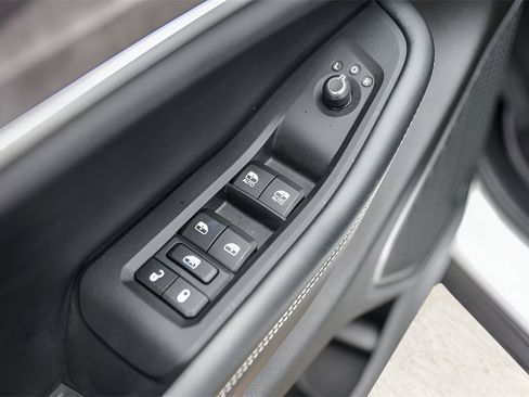 Used 2022 Jeep Grand Cherokee L Limited w/ Luxury Tech Group II image 30