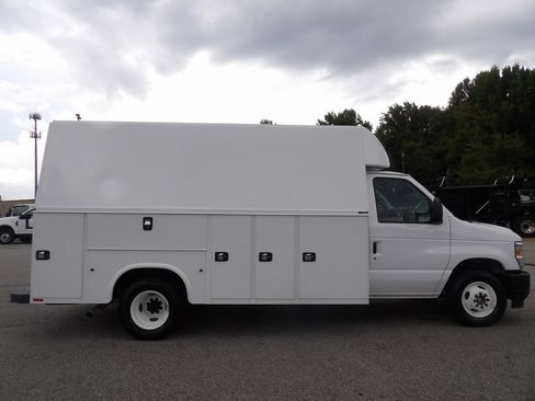 Used 2024 Ford E-350 and Econoline 350 Super Duty w/ Driver's Safety Package RWD image 10