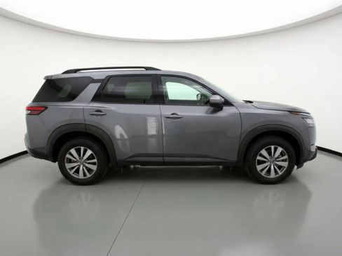 Used 2025 Nissan Pathfinder SV image 11
