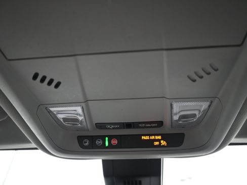 Used 2023 GMC Terrain SLE image 31