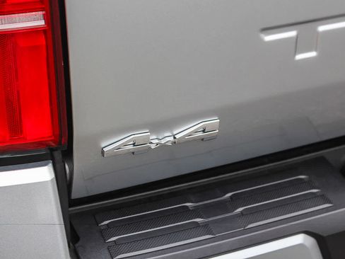 Used 2024 Toyota Tacoma SR5 AWD/4WD image 33