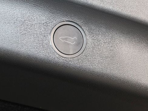 Used 2025 Tesla Model Y Long Range image 49