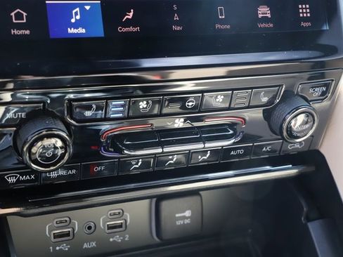 Used 2025 Jeep Grand Cherokee L Limited w/ Luxury Tech Group II image 30