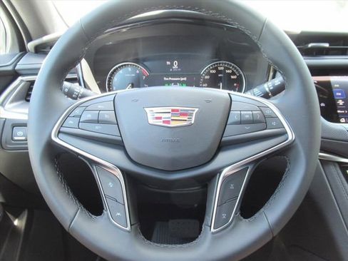 New 2026 Cadillac XT5 Luxury w/ LPO, Floor Liner Package FWD image 19